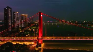 Wuhan Yingwuzhou Yangtze Nehri Köprüsü manzarası