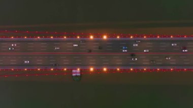 Wuhan Yingwuzhou Yangtze Nehri Köprüsü manzarası