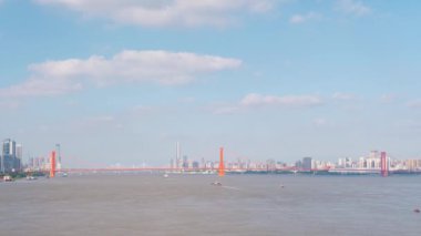Wuhan Yingwuzhou Yangtze Nehri Köprüsü manzarası