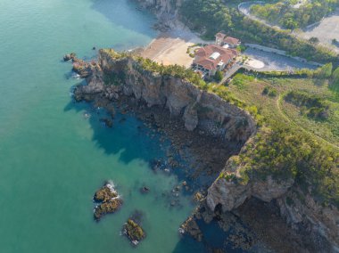 Dalian, Liaoning, Çin 'deki Binhai Yolu' nun bahar deniz manzarası.