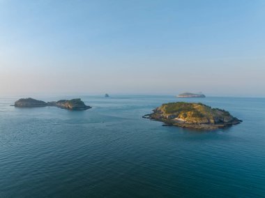 Dalian, Liaoning, Çin 'deki Binhai Yolu' nun bahar deniz manzarası.