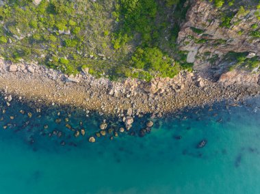 Dalian, Liaoning, Çin 'deki Binhai Yolu' nun bahar deniz manzarası.