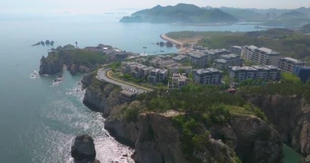 中国遼寧省大連の濱海路の春の海辺の風景 — ストック動画