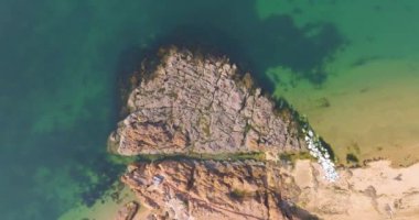 Dalian, Liaoning, Çin 'deki Binhai Yolu' nun bahar deniz manzarası.