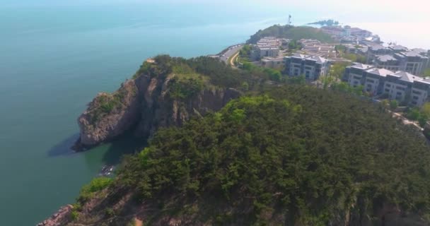 中国遼寧省大連の濱海路の春の海辺の風景 — ストック動画
