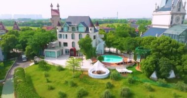 Wuhan Huabohui 'deki bahar verbena çiçek denizinin havadan görünüşü.