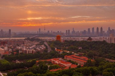 Sarı Turna Kulesi Park manzaralı Wuhan manzarası