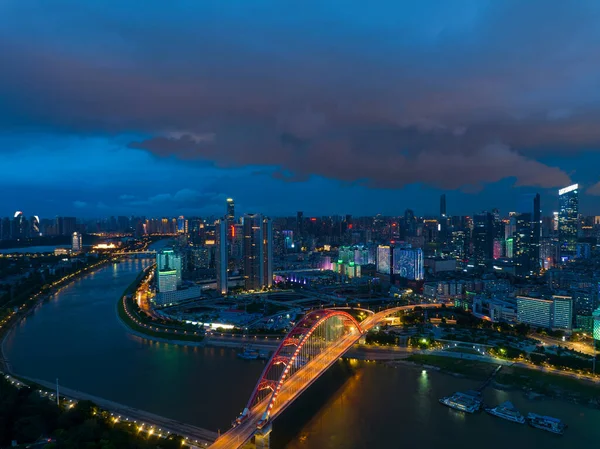 Yangtze 도시의 4개의 은행에 랜드마크 스카이라인 — 스톡 사진
