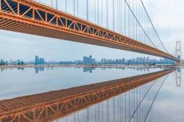 Wuhan Yangsigang Yangtze Nehri Köprüsü manzarası