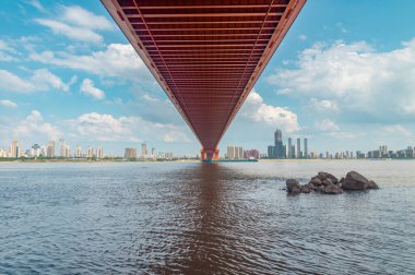 Wuhan Yangsigang Yangtze Nehri Köprüsü manzarası