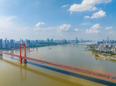 Wuhan YingWuzhou Yangtze Nehri Köprüsü Manzarası
