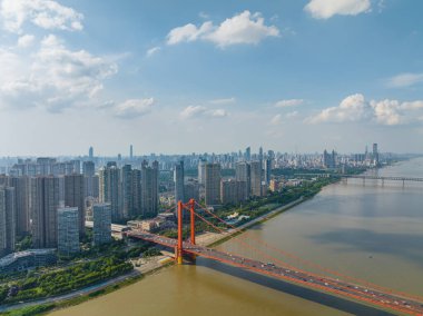 Wuhan YingWuzhou Yangtze Nehri Köprüsü Manzarası