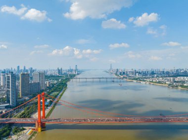 Wuhan YingWuzhou Yangtze Nehri Köprüsü Manzarası