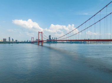 Wuhan YingWuzhou Yangtze Nehri Köprüsü Manzarası