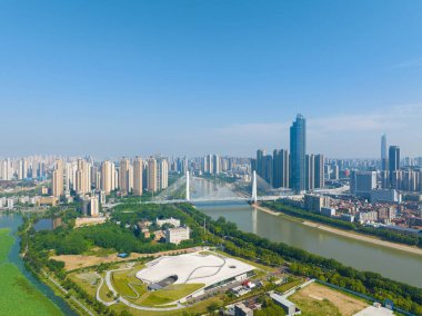 Wuhan Yuehu Han Nehri Köprüsü manzarası