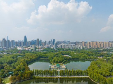 Wuhan Doğu Gölü Sahne Bölgesi 'nin doğal yaz manzarası