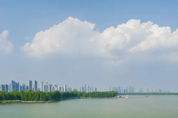 Letní Přírodní Scenérie Wuhan East Lake Scenic Area — Stock fotografie
