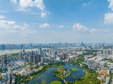 Wuhan Ziyang Gölü Parkı manzarası