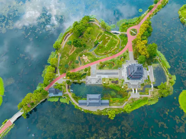 Wuhan Ziyang Gölü Parkı manzarası