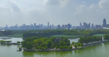 Wuhan Doğu Gölü Sahne Bölgesi 'nin doğal yaz manzarası