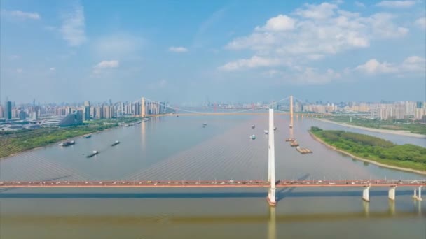 武漢川ビーチとヤンツェ川橋の景色 — ストック動画