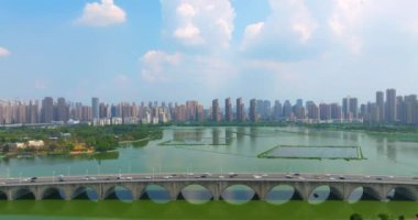 Wuhan Hayvanat Bahçesi ve Mo Shui Gölü Manzarası