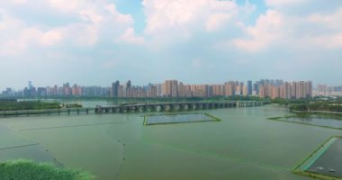 Wuhan Hayvanat Bahçesi ve Mo Shui Gölü Manzarası