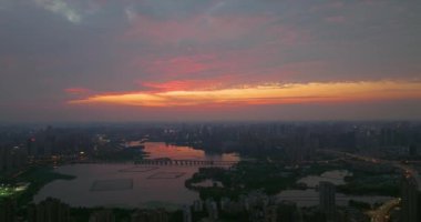 Wuhan Hayvanat Bahçesi ve Mo Shui Gölü Manzarası