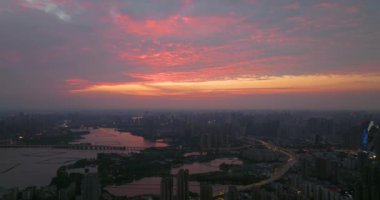 Wuhan Hayvanat Bahçesi ve Mo Shui Gölü Manzarası