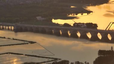 Wuhan Hayvanat Bahçesi ve Mo Shui Gölü Manzarası
