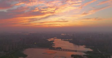 Wuhan Hayvanat Bahçesi ve Mo Shui Gölü Manzarası