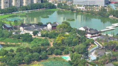 Wuhan Hayvanat Bahçesi ve Mo Shui Gölü Manzarası