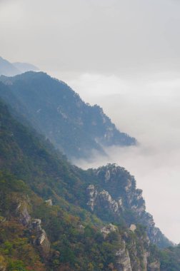 Sonbaharın sonlarında güzel dağ Lu geopark manzaraları, Jiujiang, Jiangxi, Çin