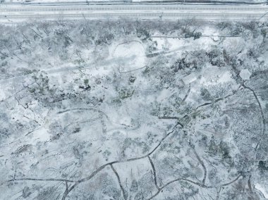 Wuhan Yılan Dağı Parkı 'nın kar manzarası.