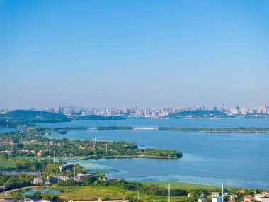 Wuhan Doğu Gölü Sahne Bölgesi Yaz Manzarası