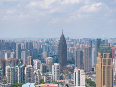 Şehrin Wuhan, Çin 'deki merkezi iş bölgesinin silueti.