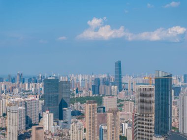 Şehrin Wuhan, Çin 'deki merkezi iş bölgesinin silueti.