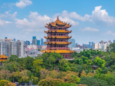 Wuhan 'daki Sarı Turna Kulesi Parkı' nın yaz manzarası