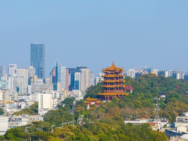 Wuhan 'daki Sarı Turna Kulesi Parkı' nın yaz manzarası