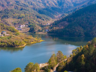 Cennetin sonbahar manzarası, Jiuzi Nehri, Luos, Çin