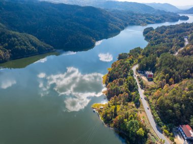 Cennetin sonbahar manzarası, Jiuzi Nehri, Luos, Çin