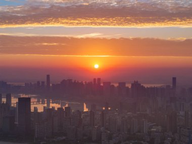 Çin 'in Wuhan şehrinde iki nehir ve dört banka manzarası