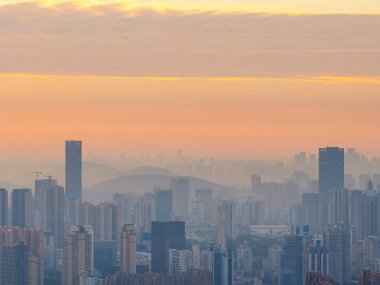 Çin 'in Wuhan şehrinde iki nehir ve dört banka manzarası