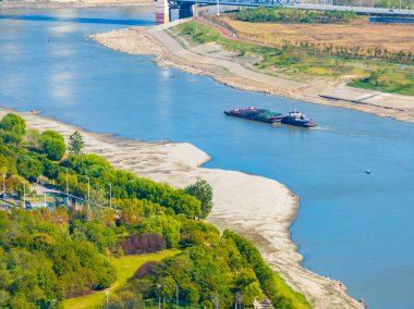 Çin 'in Wuhan şehrinde iki nehir ve dört banka manzarası