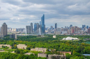 Çin 'in Wuhan şehrinde iki nehir ve dört banka manzarası