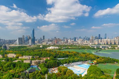 Çin 'in Wuhan şehrinde iki nehir ve dört banka manzarası