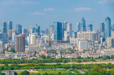 Çin 'in Wuhan şehrinde iki nehir ve dört banka manzarası