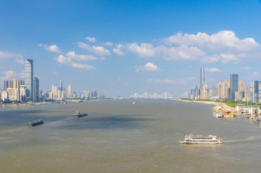 Çin 'in Wuhan şehrinde iki nehir ve dört banka manzarası