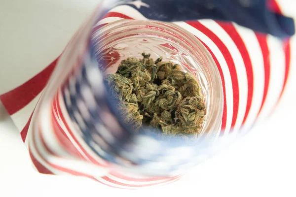 Pot Verre Avec Cannabis Recouvert Drapeau Américain — Photo