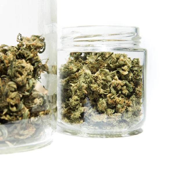 Stapel Glazen Potten Met Gedroogde Cannabis — Stockfoto